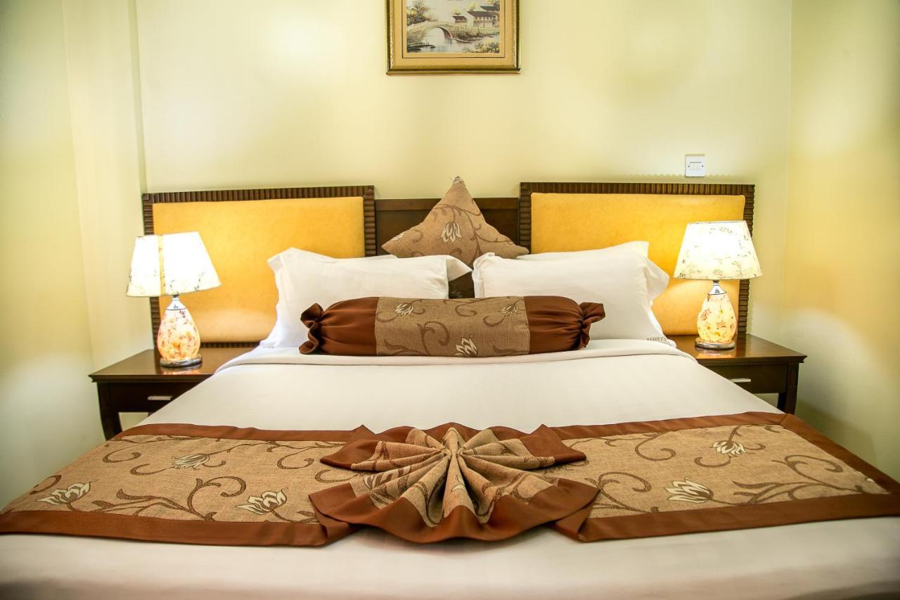 Kebbys Hotel Dar es Salaam Exteriör bild