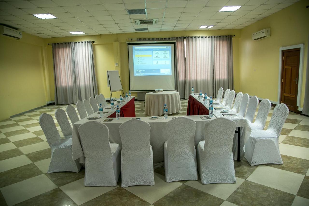Kebbys Hotel Dar es Salaam Exteriör bild