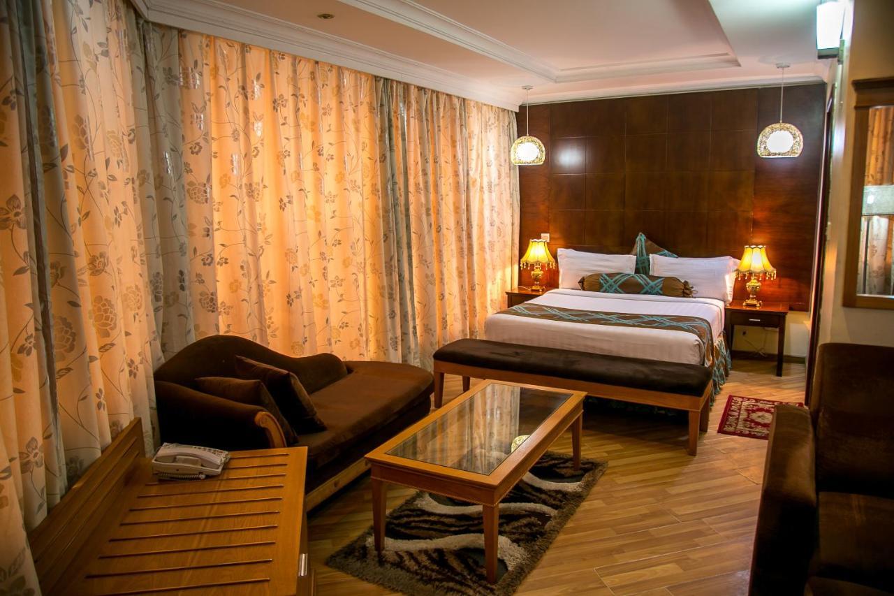 Kebbys Hotel Dar es Salaam Exteriör bild